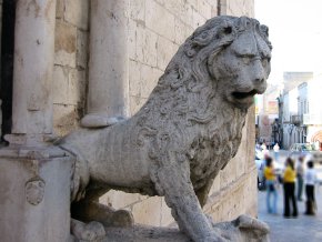 Leone - Portale della Cattedrale di Altamura