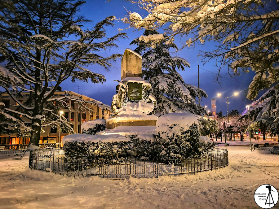 Piazza Zanardelli innevata
