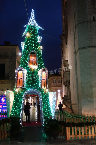 Altamura - Natale 2018 - Albero in piazza Duomo