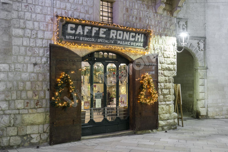 Altamura - Natale 2021 - ingresso Caffè Ronchi
