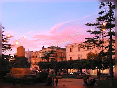 Altamura di sera - piazza Zanardelli