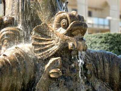 particolare della fontana di piazza Zanardelli